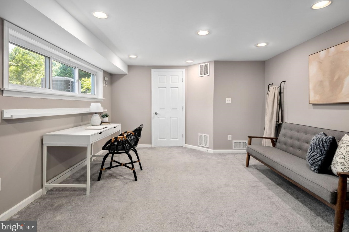 2304 Mcauliffe Dr, Rockville MD 20851-1550 exterior