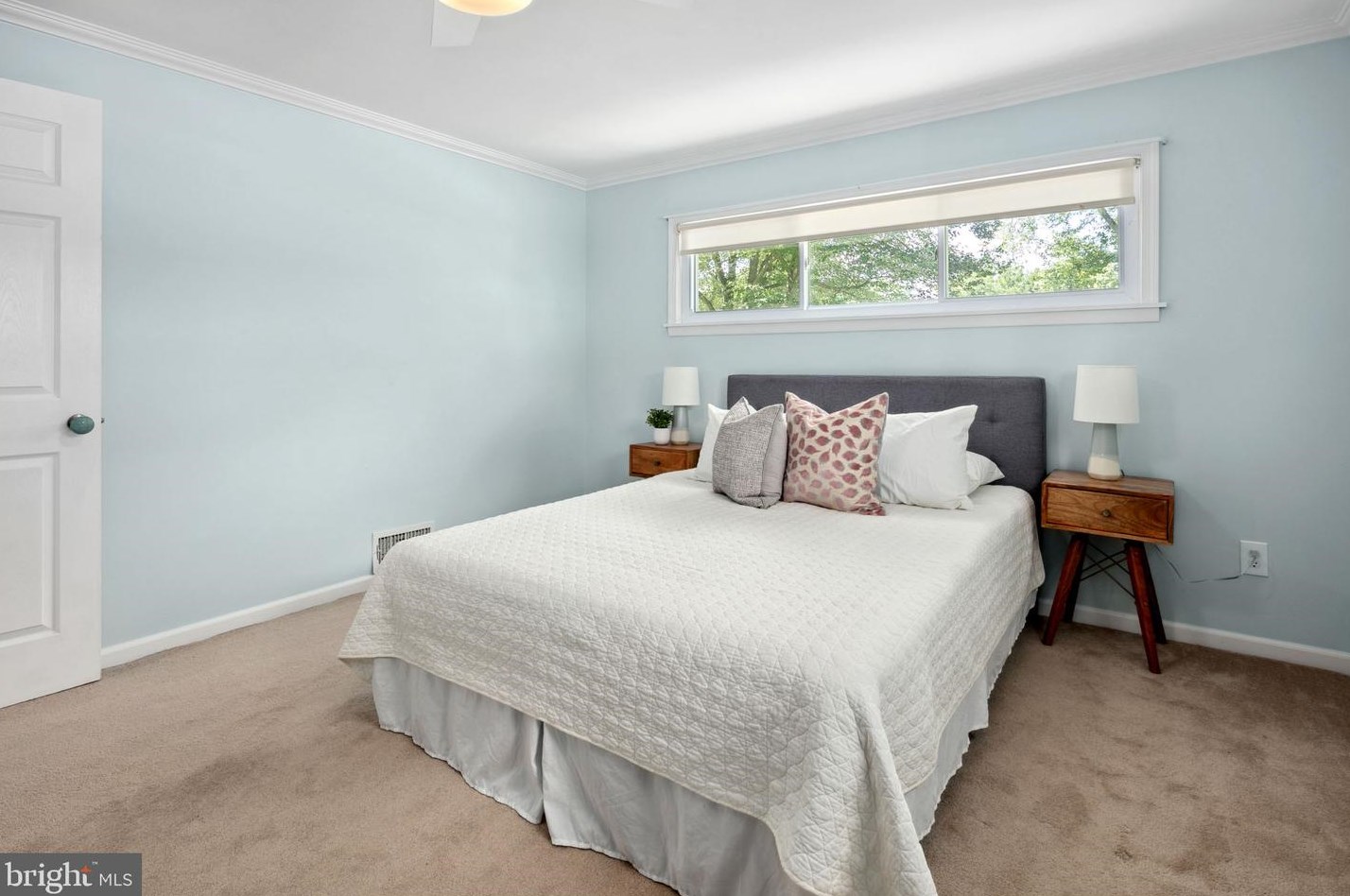 2304 Mcauliffe Dr, Rockville MD 20851-1550 exterior