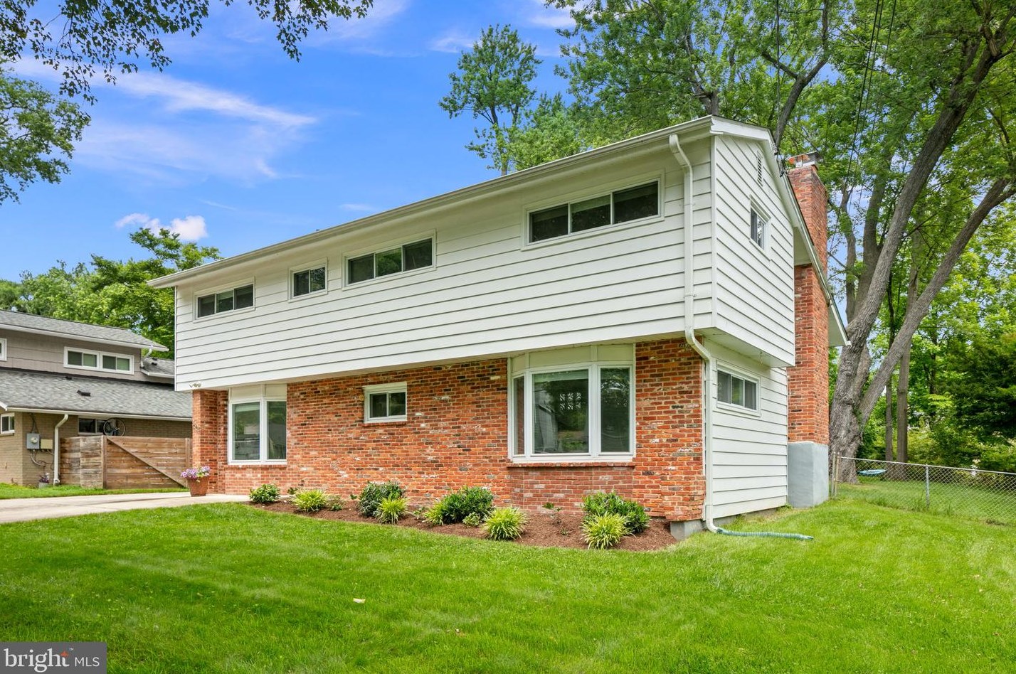 2304 Mcauliffe Dr, Rockville MD 20851-1550 exterior