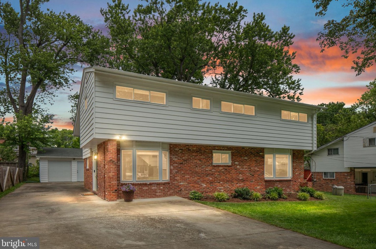 2304 Mcauliffe Dr, Rockville MD 20851-1550 exterior