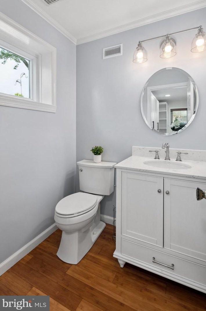 2304 Mcauliffe Dr, Rockville MD 20851-1550 exterior