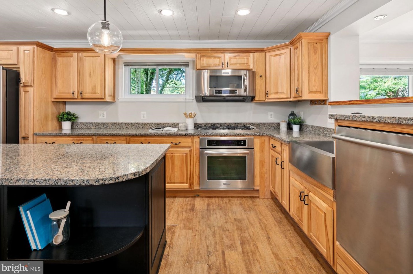 2304 Mcauliffe Dr, Rockville MD 20851-1550 exterior