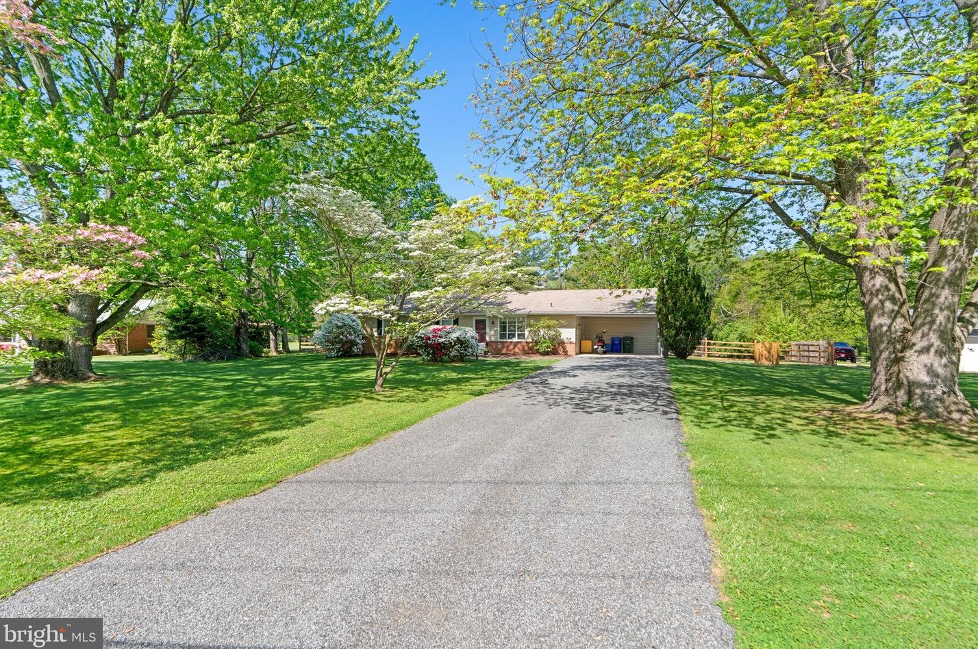 24912 Silver Crest Dr, Gaithersburg, MD 20882-3627