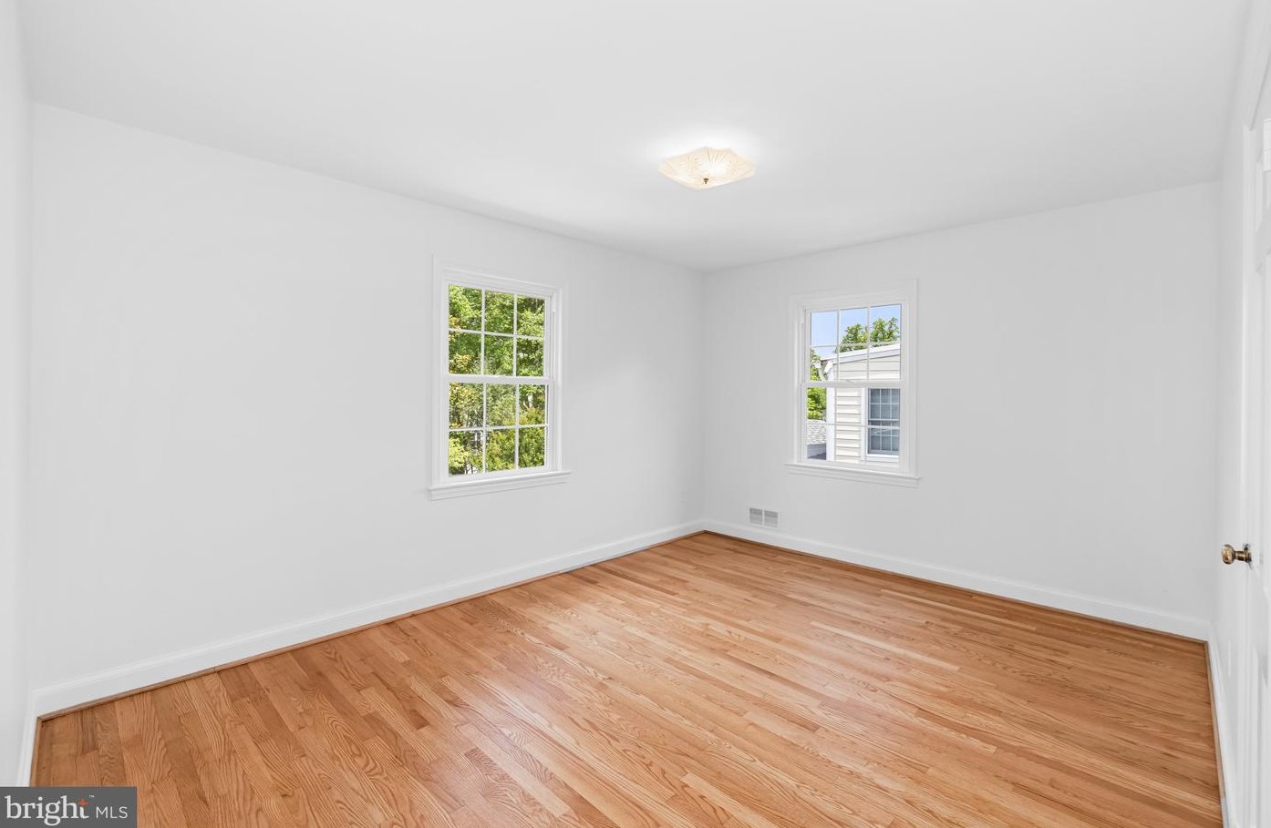 3601 Dunlop St, Bethesda MD 20815-5924 exterior