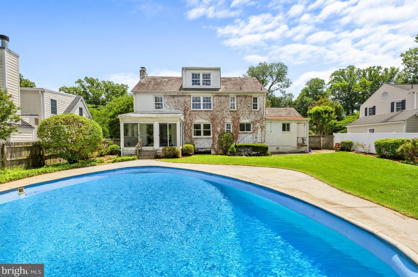 3601 Dunlop St, Bethesda MD 20815-5924 exterior