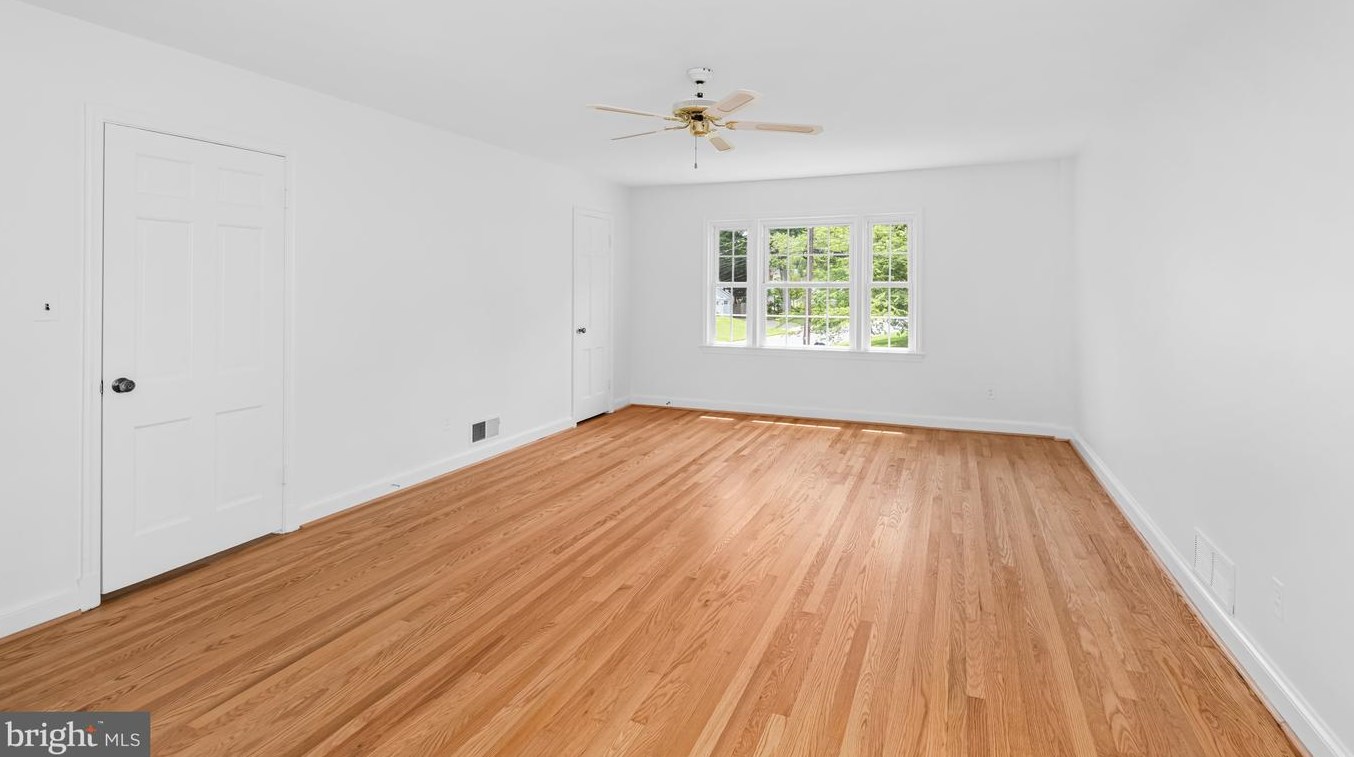 3601 Dunlop St, Bethesda MD 20815-5924 exterior