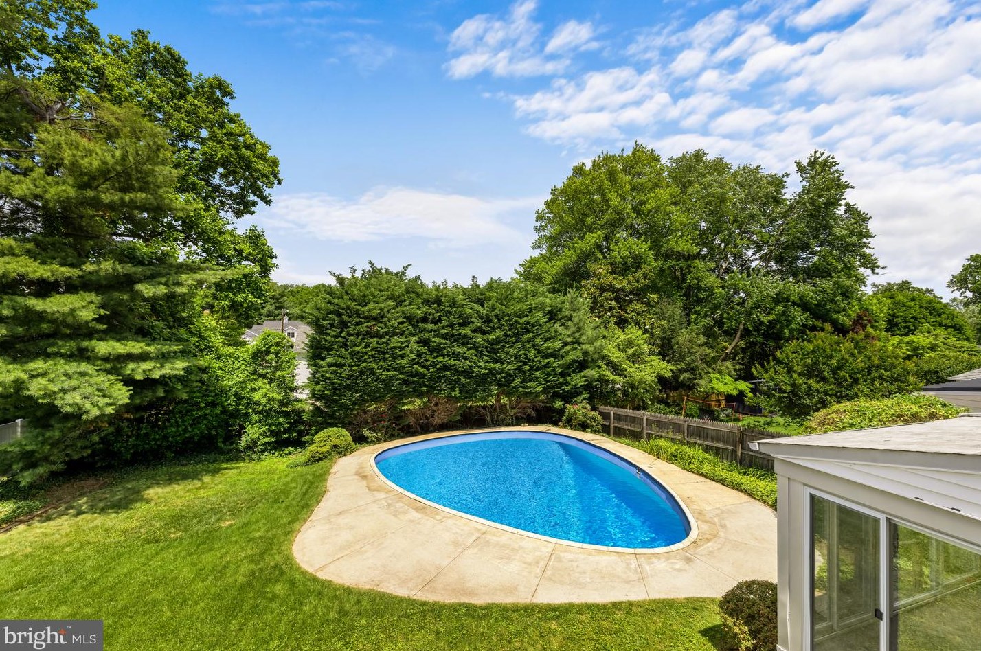 3601 Dunlop St, Bethesda MD 20815-5924 exterior