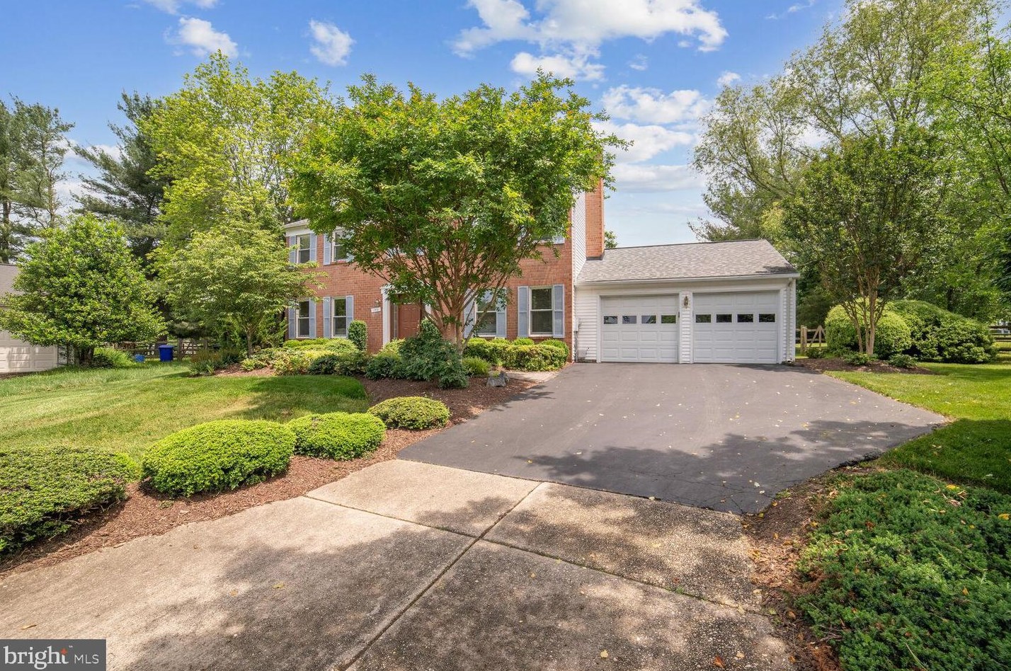 11301 Dunleith Pl, Gaithersburg, MD 20878-2566