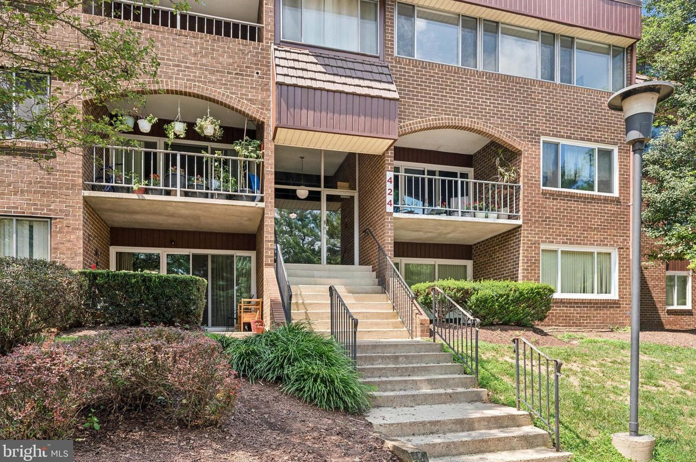 424 Girard St #203, Gaithersburg, MD 20877