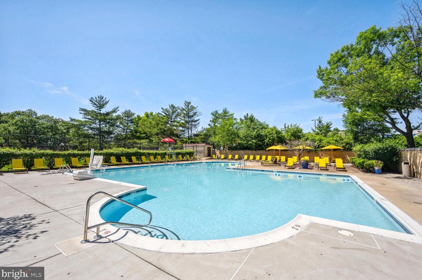 6060 California Cir, Rockville MD 20852-4877 exterior