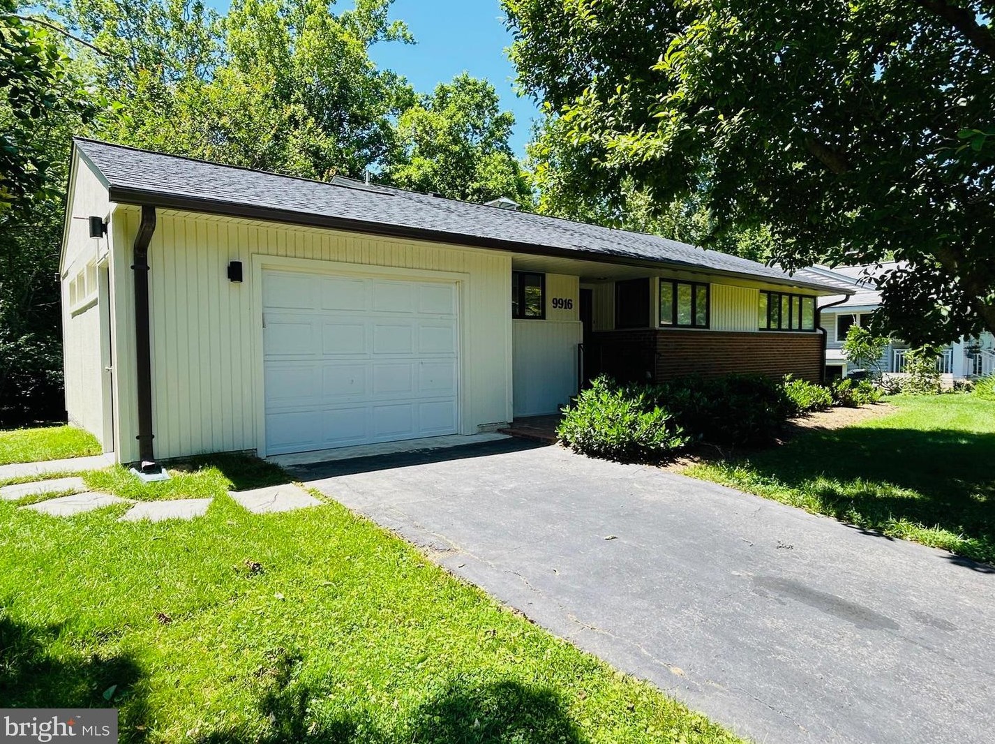 9916 Parkwood Dr, Bethesda, MD 20814
