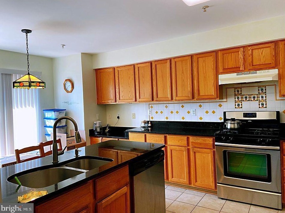 216 Fountain Green Ln, Gaithersburg MD  20878-7853 exterior