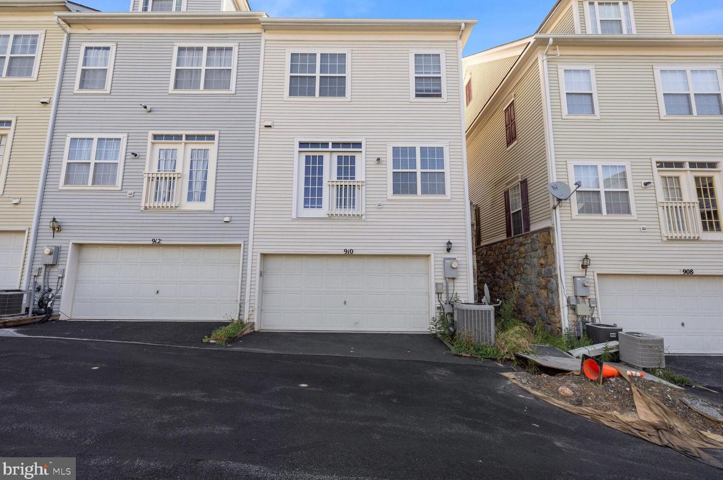910 Havencrest St, Rockville MD 20850-6086 exterior