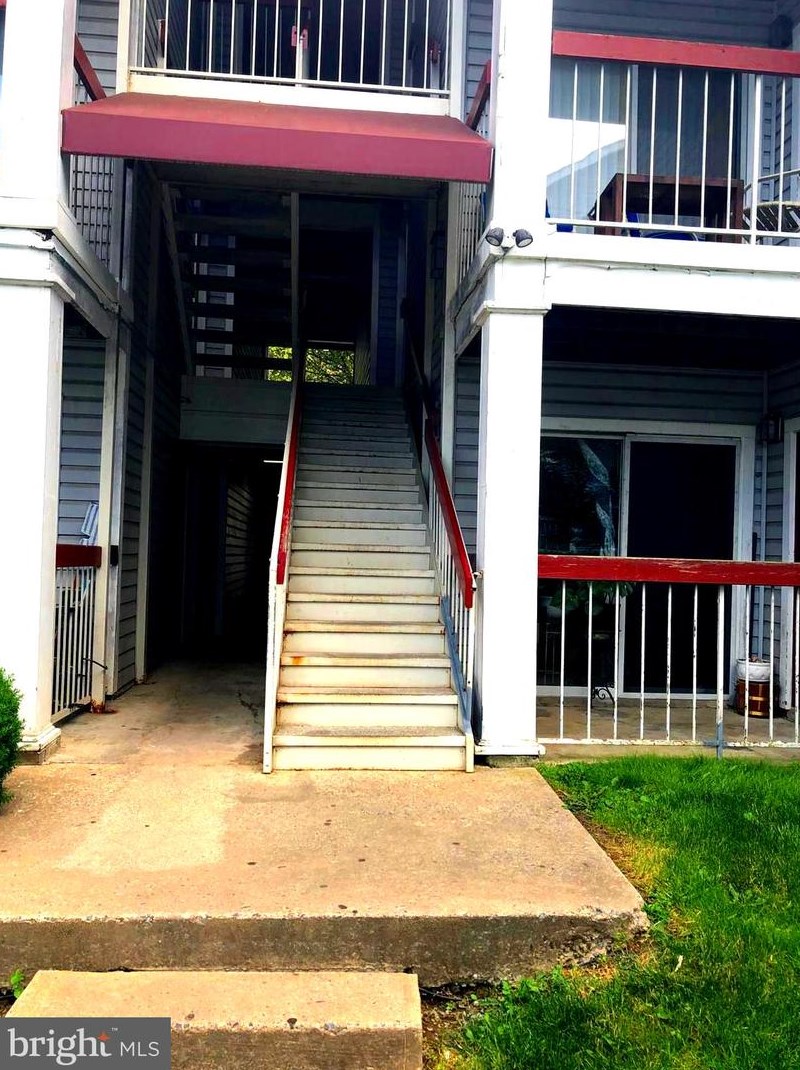 18535 Boysenberry Dr, Gaithersburg, MD 20879-3603