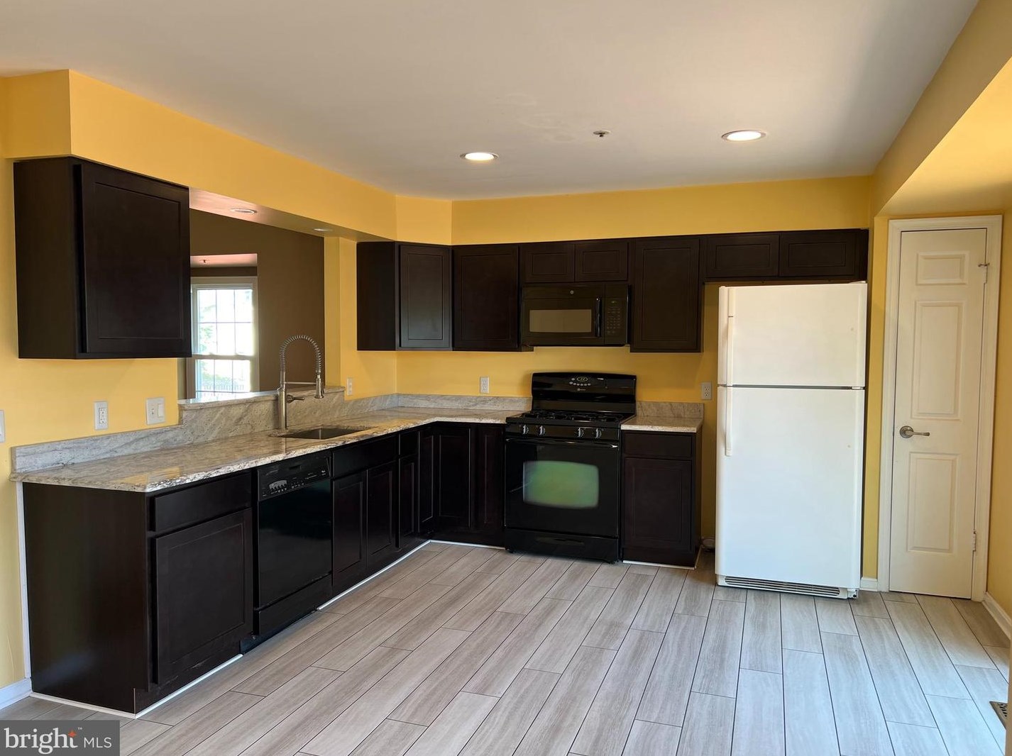 8413 Meadow Green Way, Gaithersburg MD  20877-3740 exterior