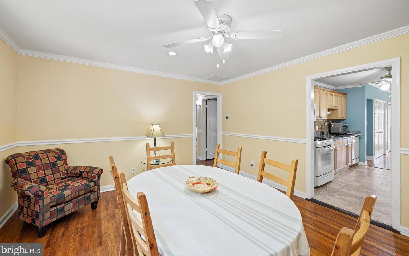 1127 Lewis Ave, Rockville MD 20851-2330 exterior