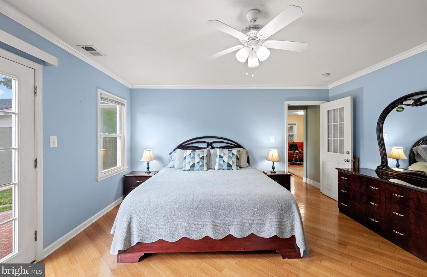 1127 Lewis Ave, Rockville MD 20851-2330 exterior