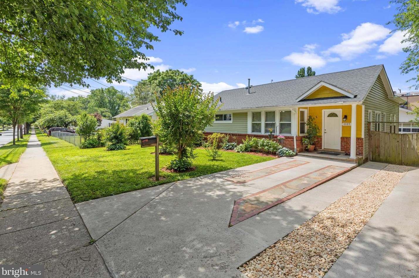 1127 Lewis Ave, Rockville MD 20851-2330 exterior