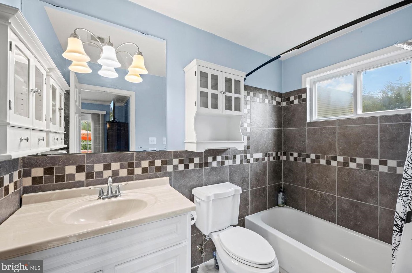 1127 Lewis Ave, Rockville MD 20851-2330 exterior