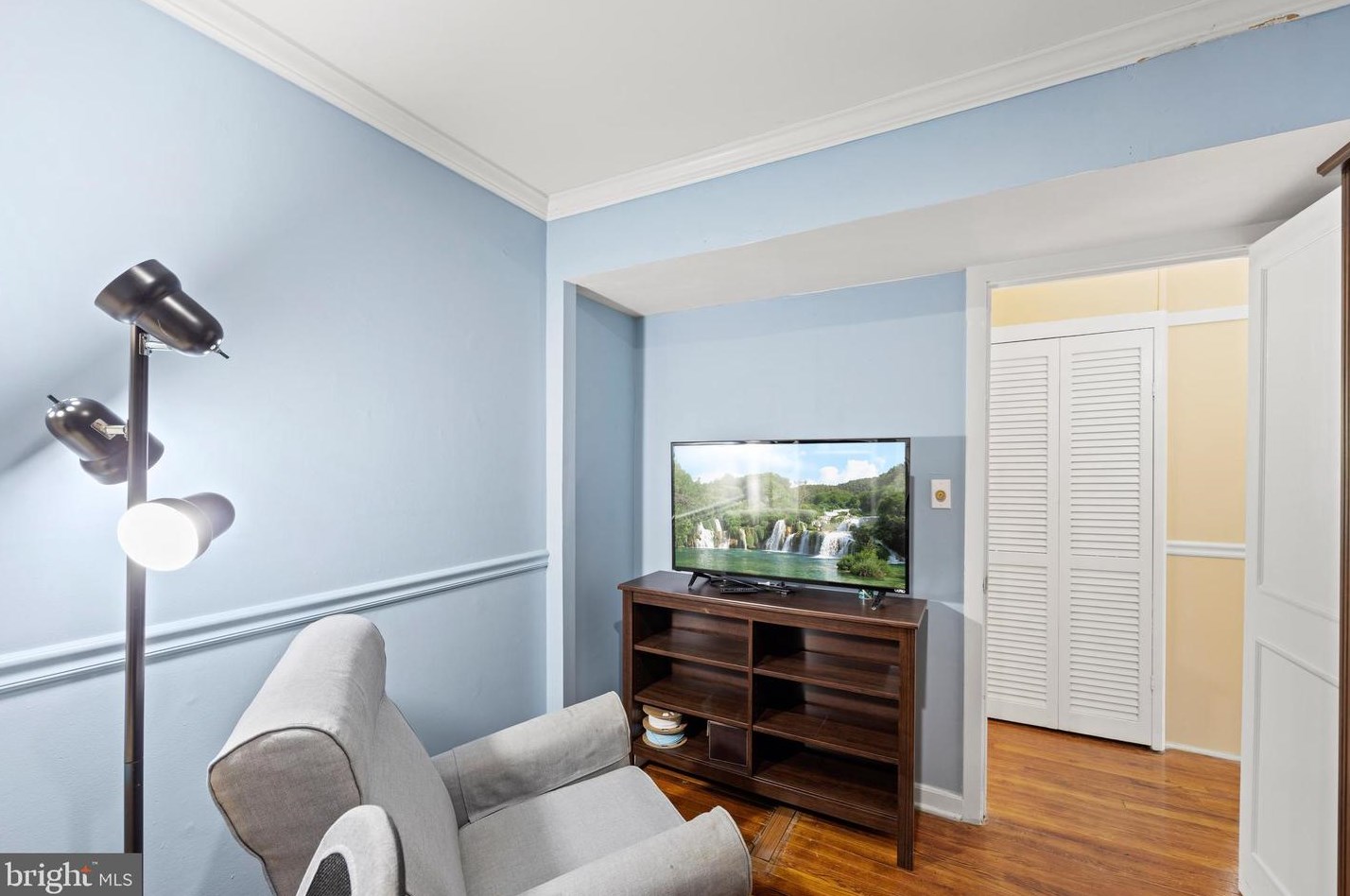 1127 Lewis Ave, Rockville MD 20851-2330 exterior