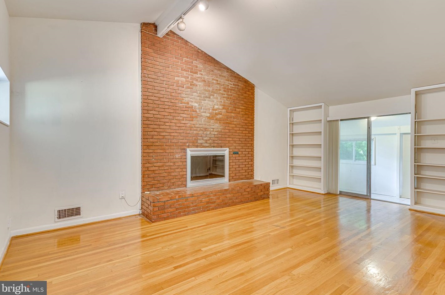 11216 Bybee St, Silver Spring, MD 20902-3205