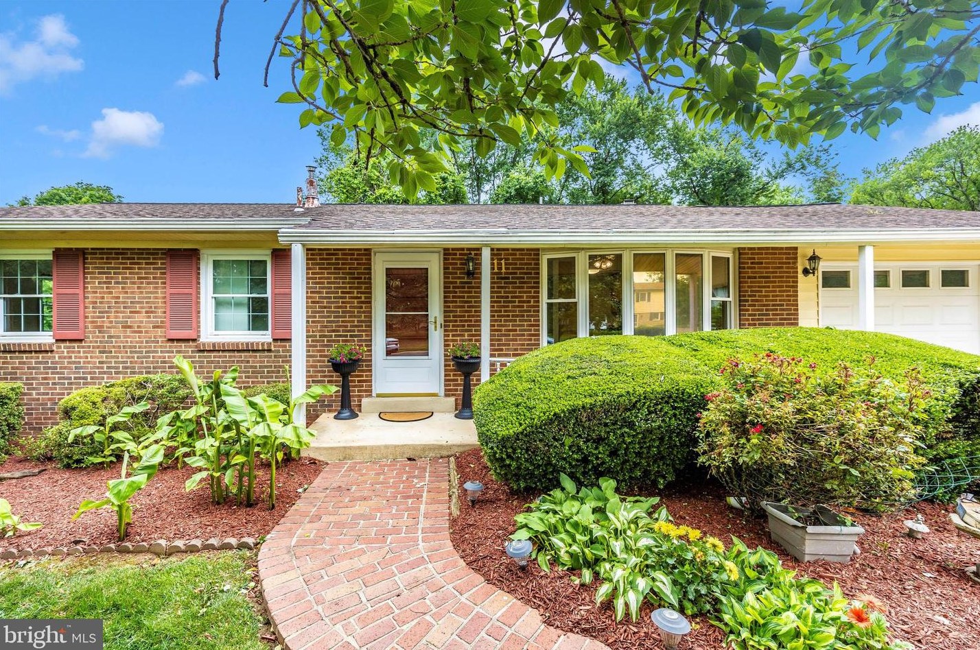 11 Cullinan Dr, Gaithersburg, MD 20878