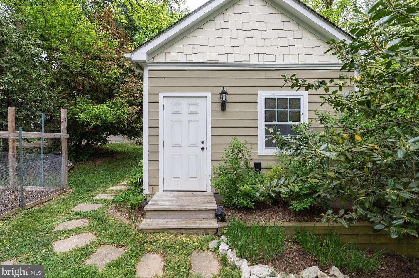 10009 Menlo Ave, Silver Spring MD 20910-1056 exterior