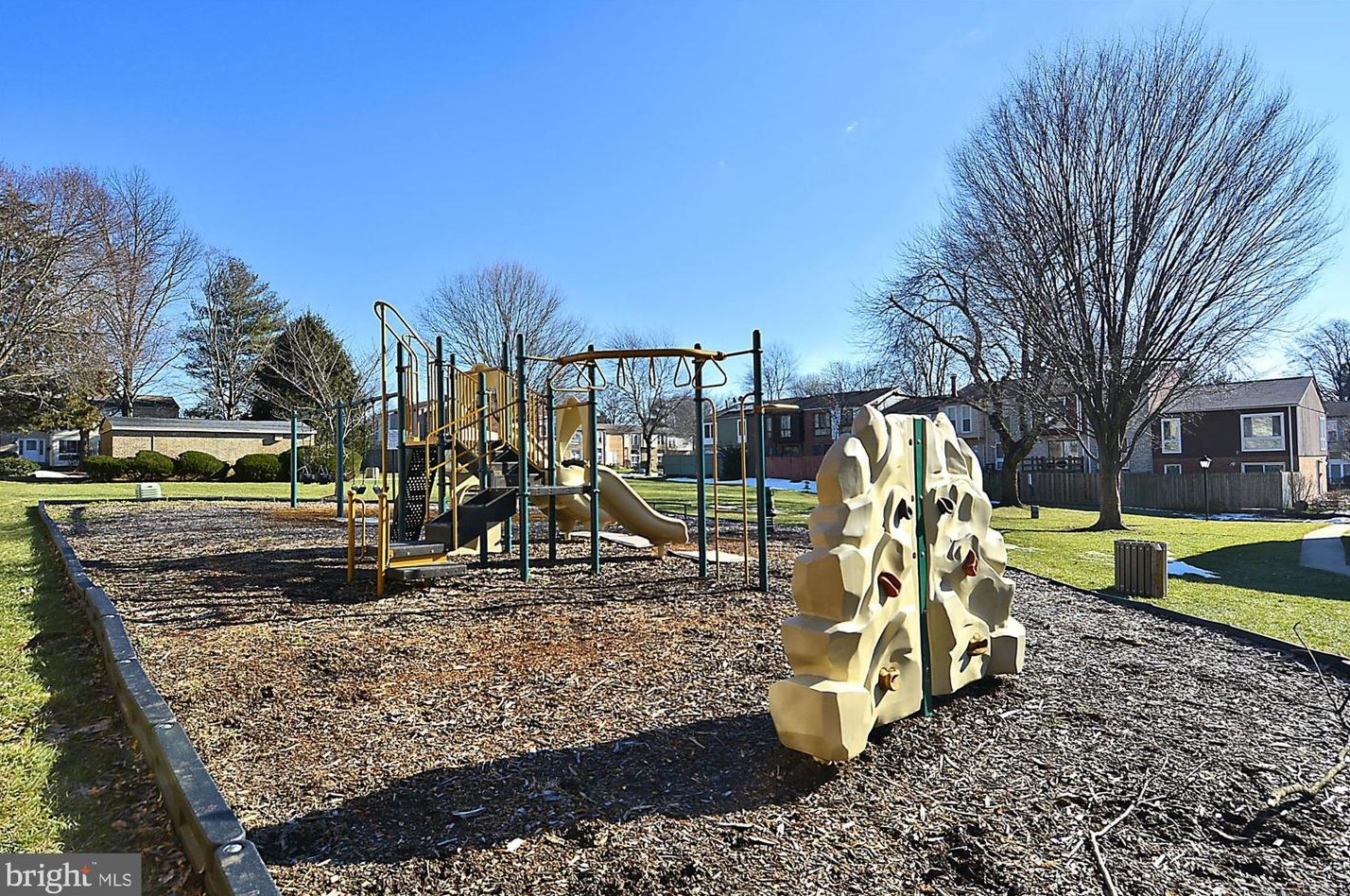 7157 Mill Run Dr, Rockville MD  20855-1208 exterior