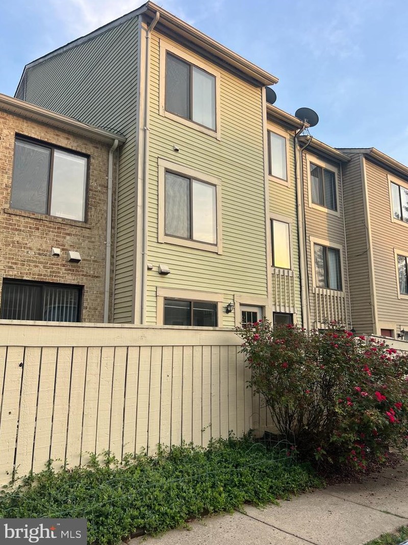 9404 Penshurst Ct, Gaithersburg, MD 20886