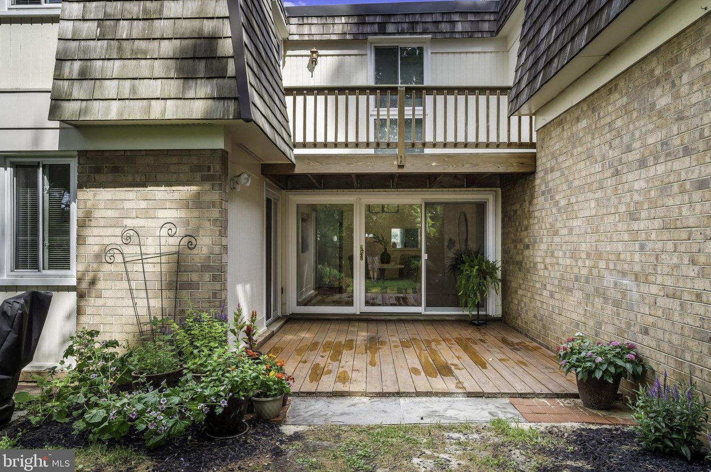 19007 Coltfield Ct, Gaithersburg MD 20886-3952 exterior