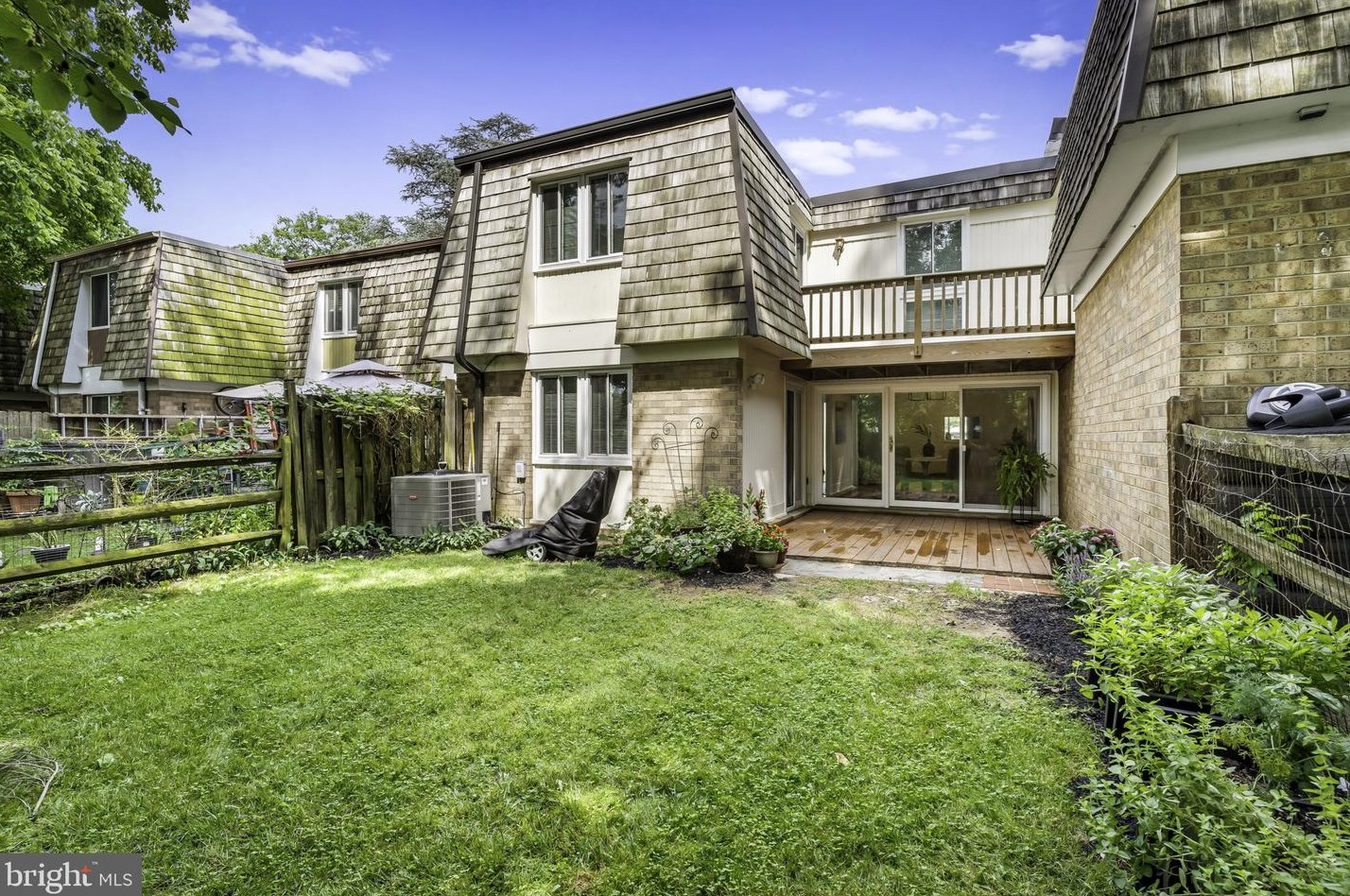 19007 Coltfield Ct, Gaithersburg MD 20886-3952 exterior