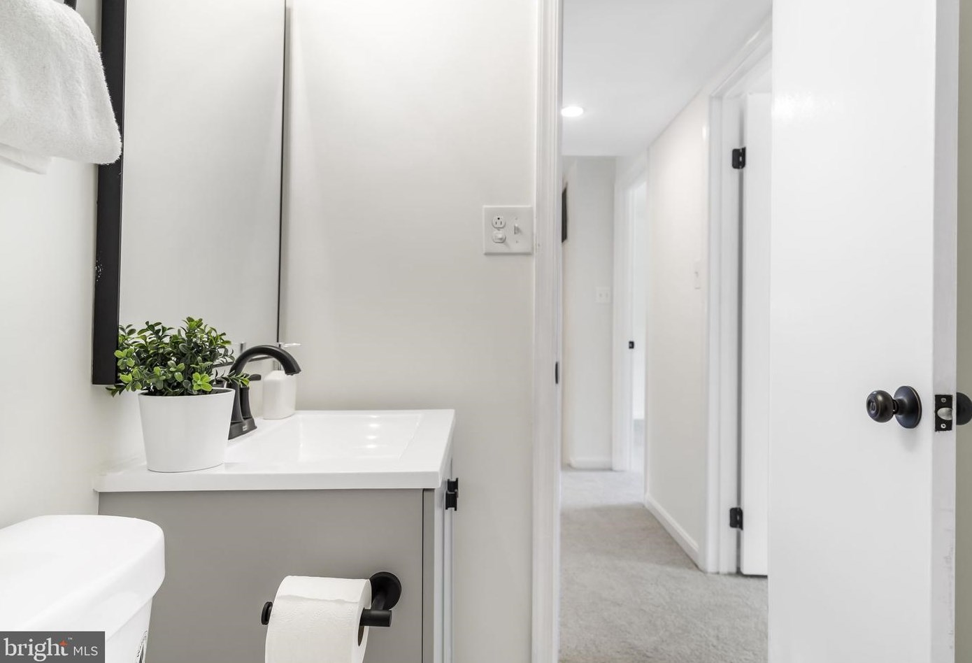 19007 Coltfield Ct, Gaithersburg MD 20886-3952 exterior