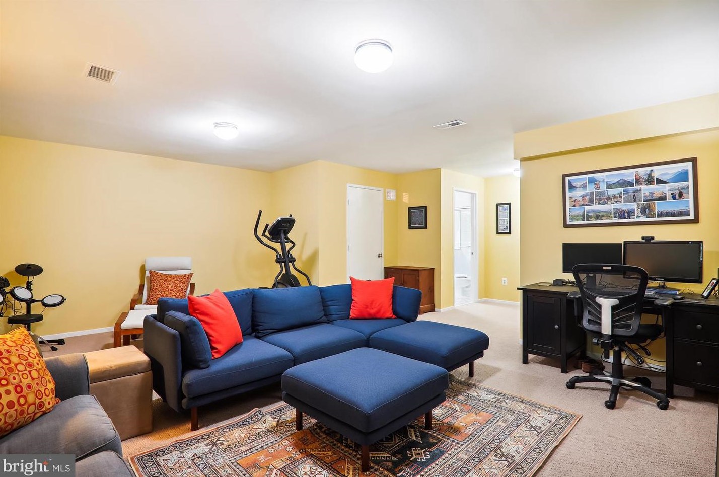 8134 Hartford Ave, Silver Spring MD 20910-5311 exterior