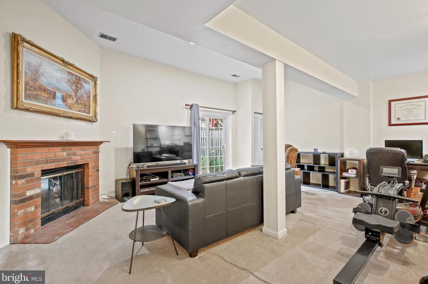 15 Forest Landing Ct, Rockville MD 20850-3925 exterior