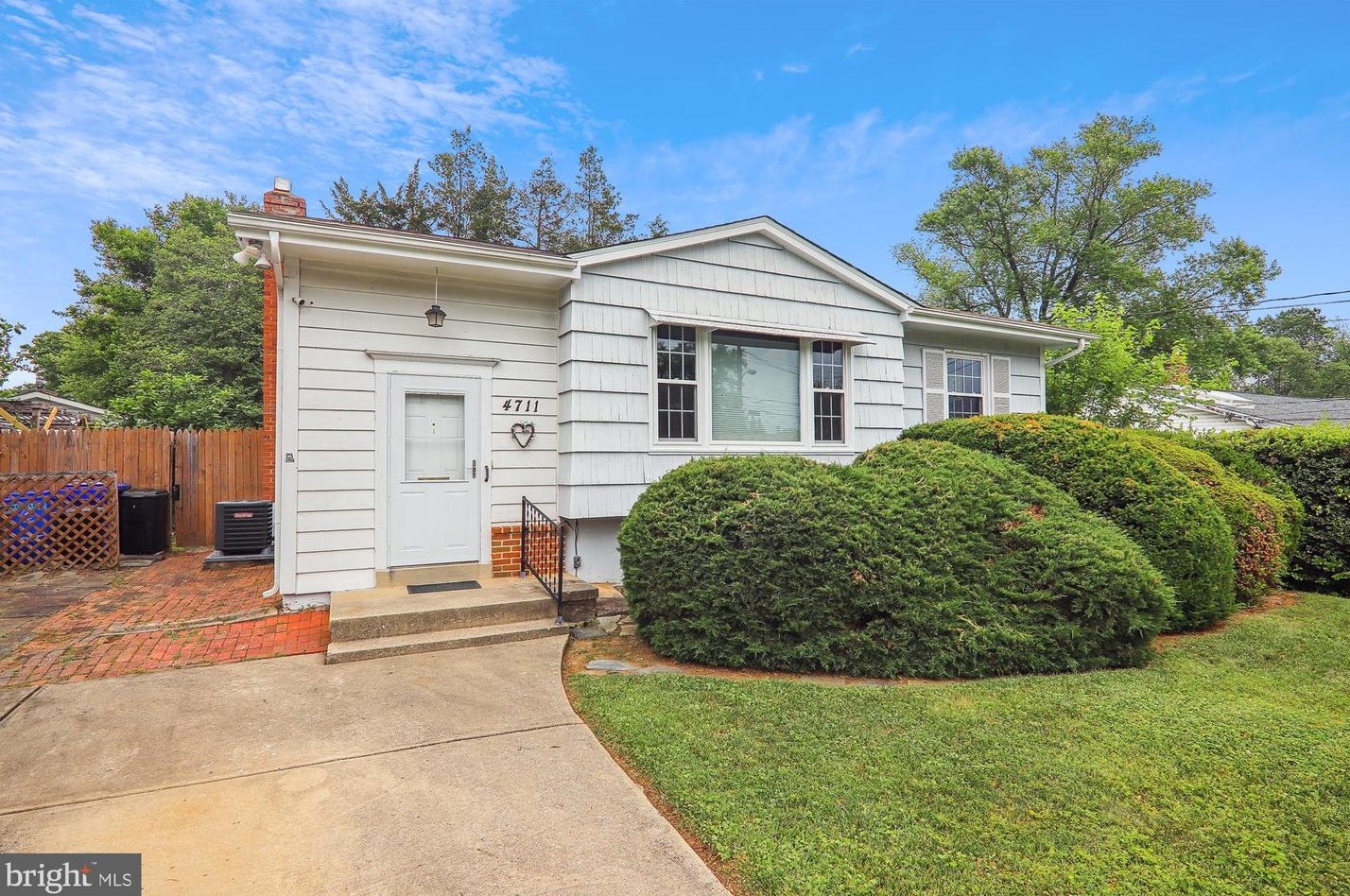4711 Eades St, Rockville, MD 20853-3023