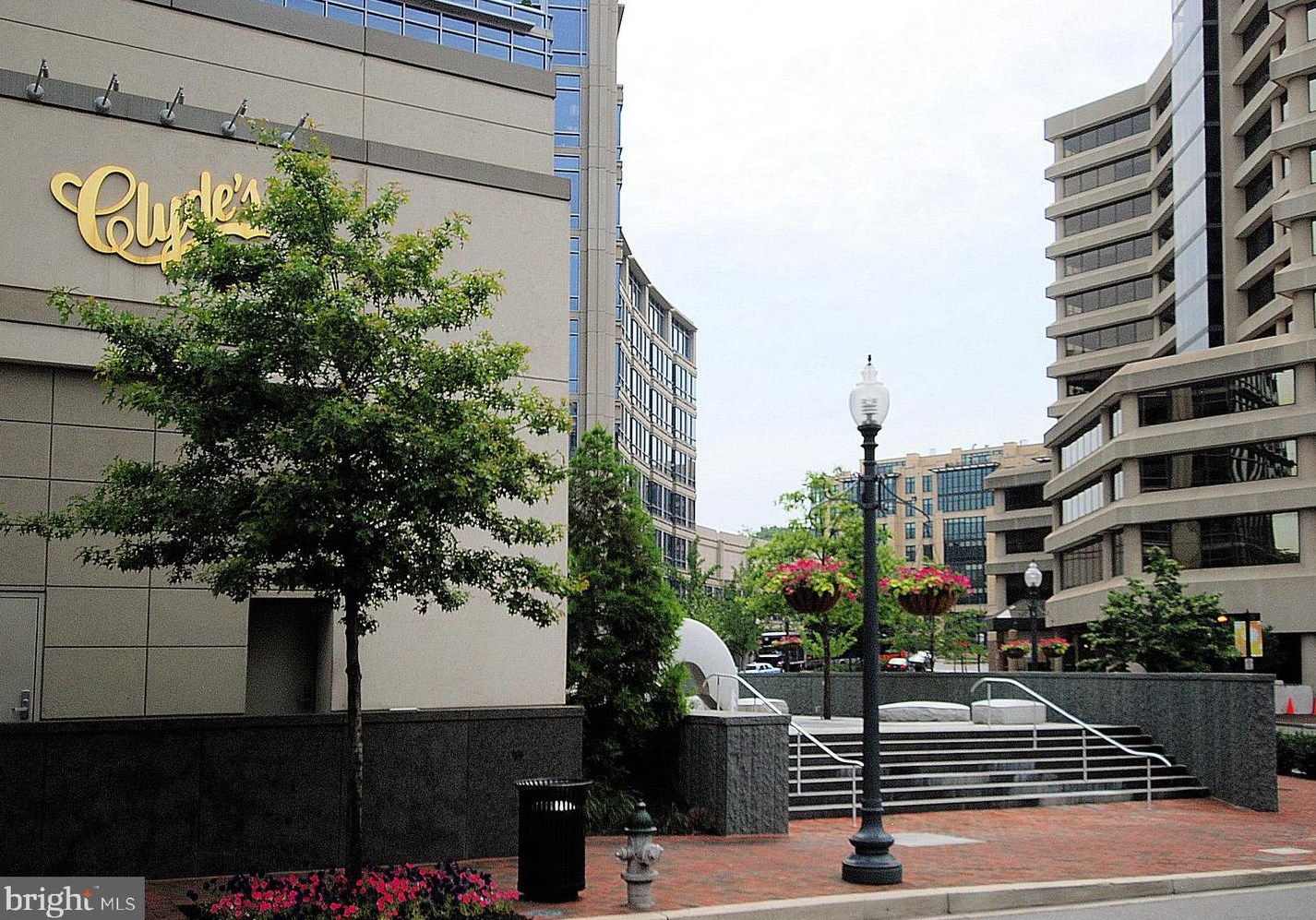 5610 Wisconsin Ave, Bethesda MD  20815-4415 exterior