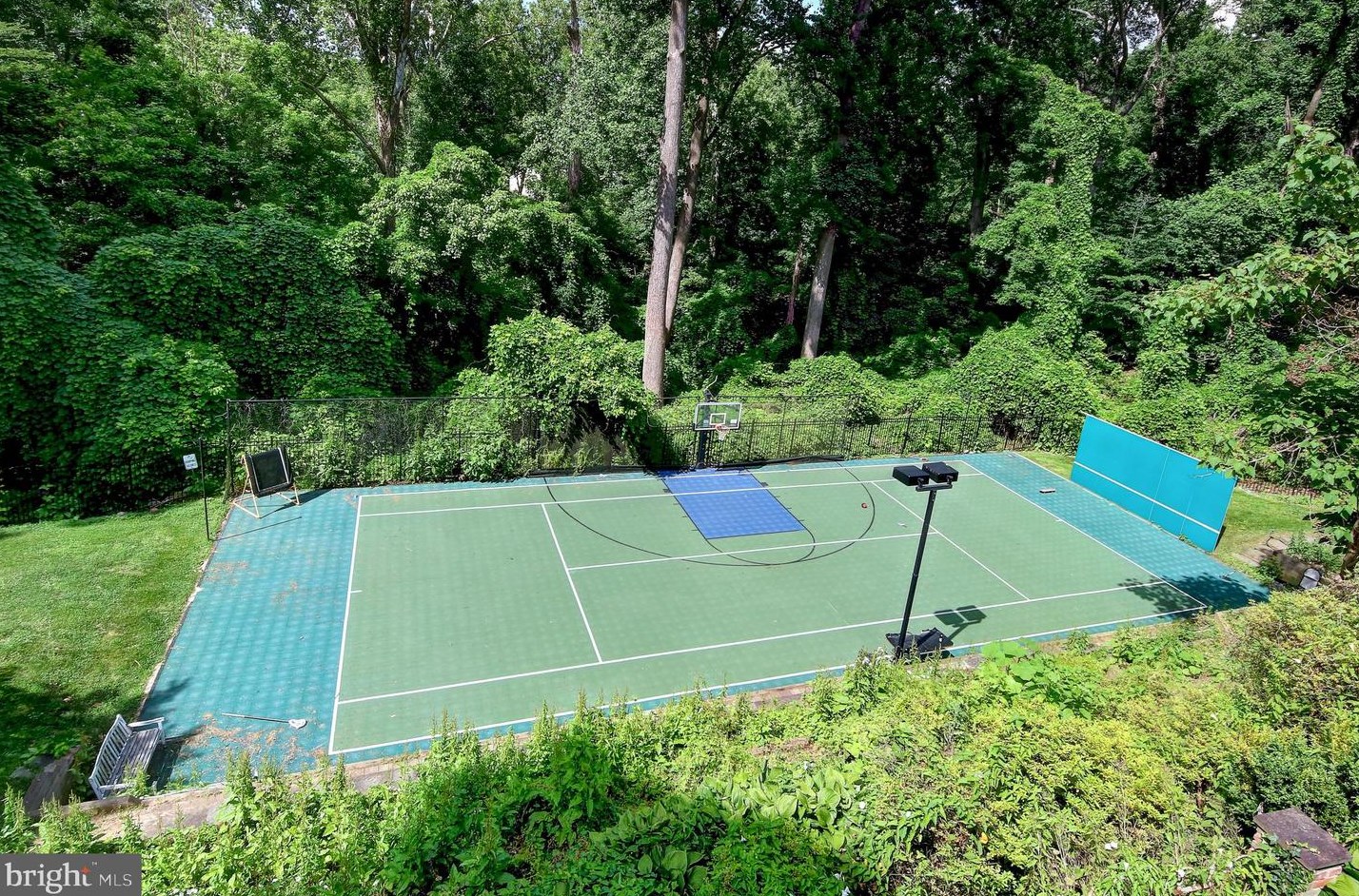 8232 Kerry Ct, Bethesda, MD 20815