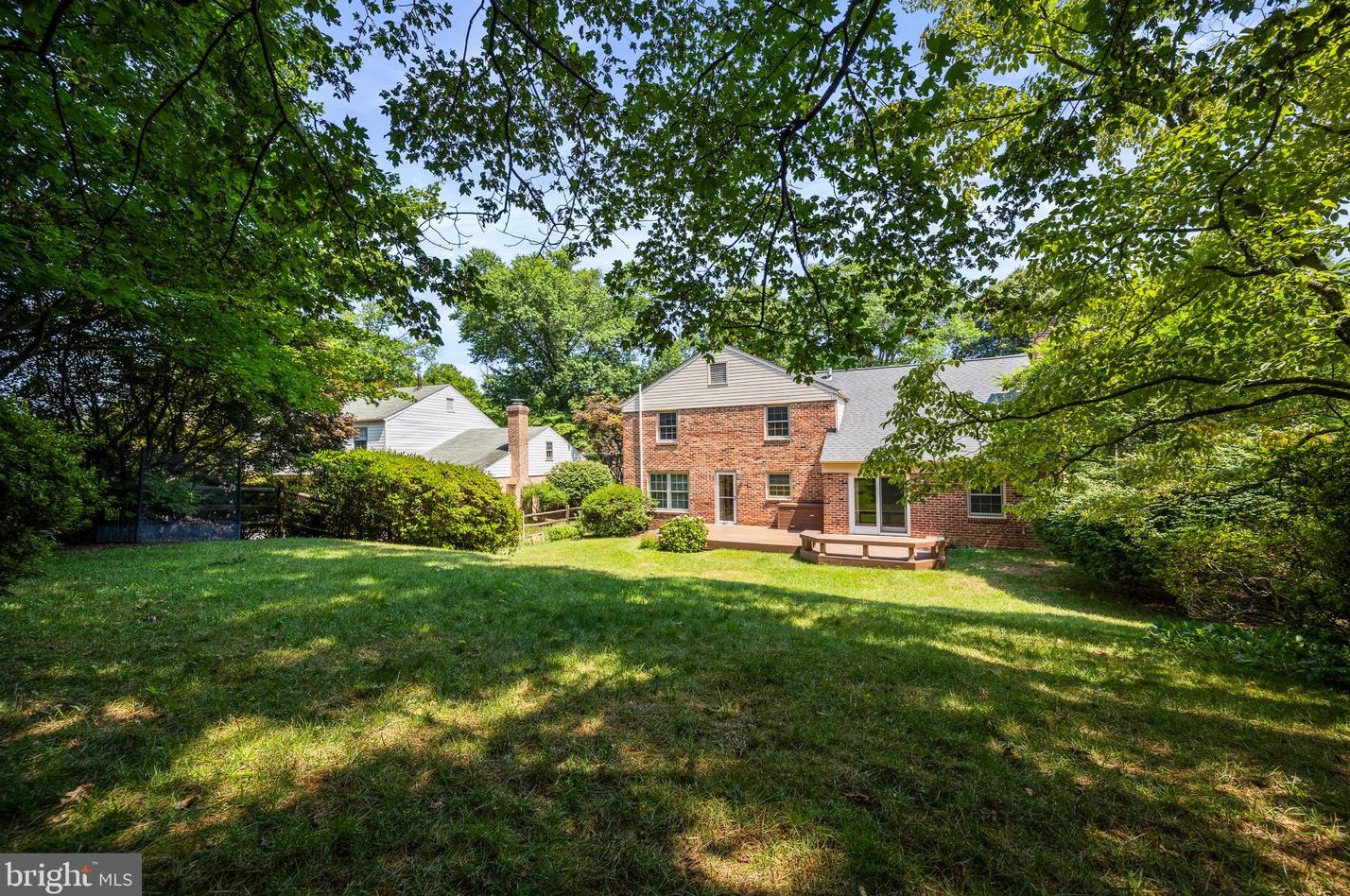 1216 Fallsmead Way, Rockville MD 20854-5549 exterior