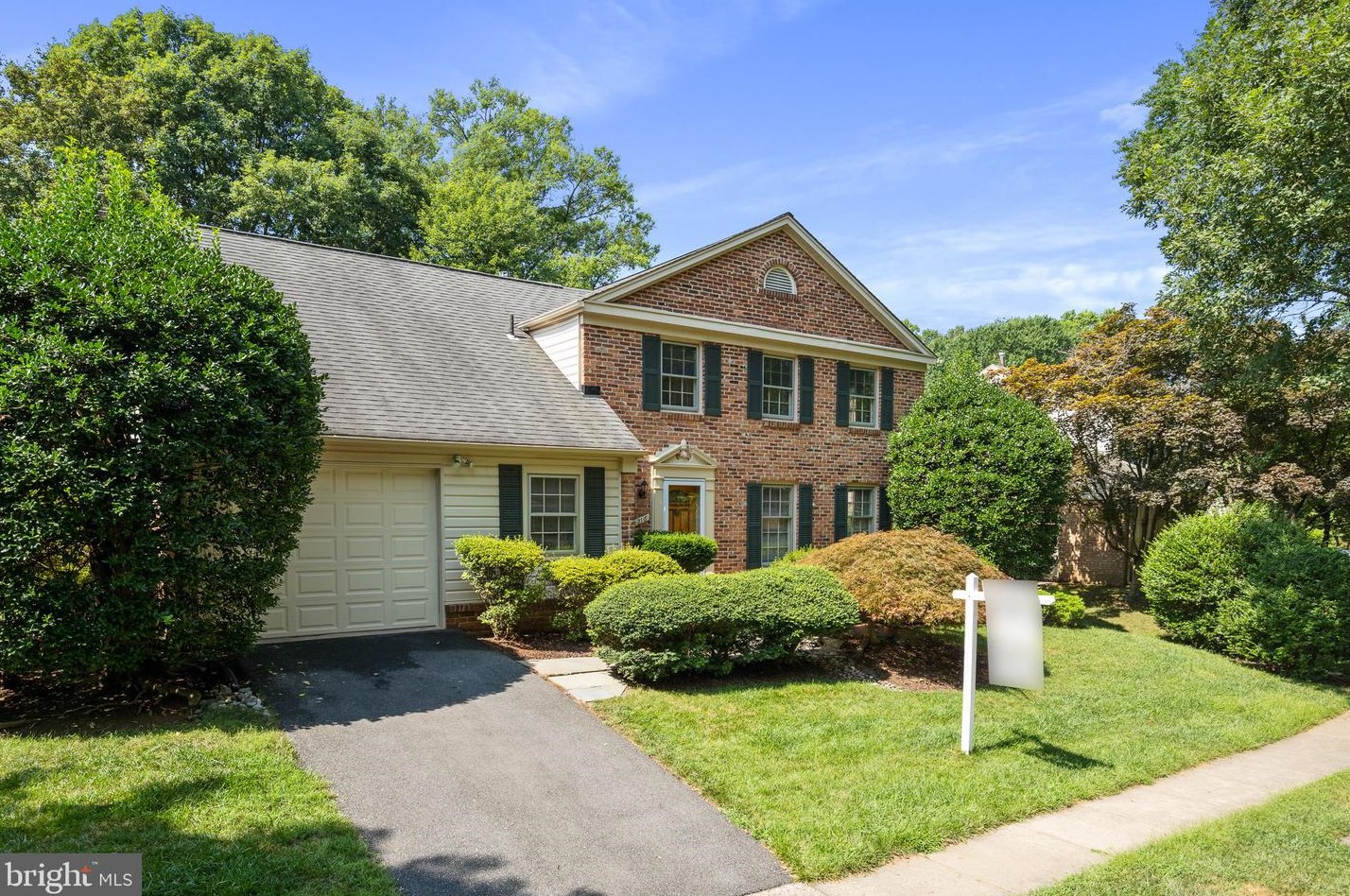 1216 Fallsmead Way, Rockville MD 20854-5549 exterior