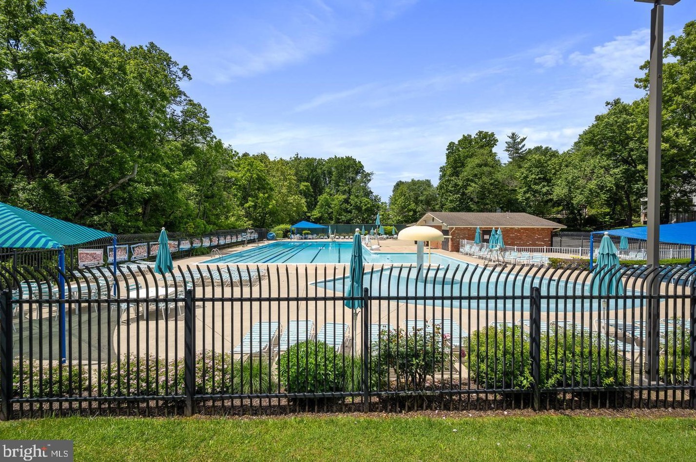 1216 Fallsmead Way, Rockville MD 20854-5549 exterior