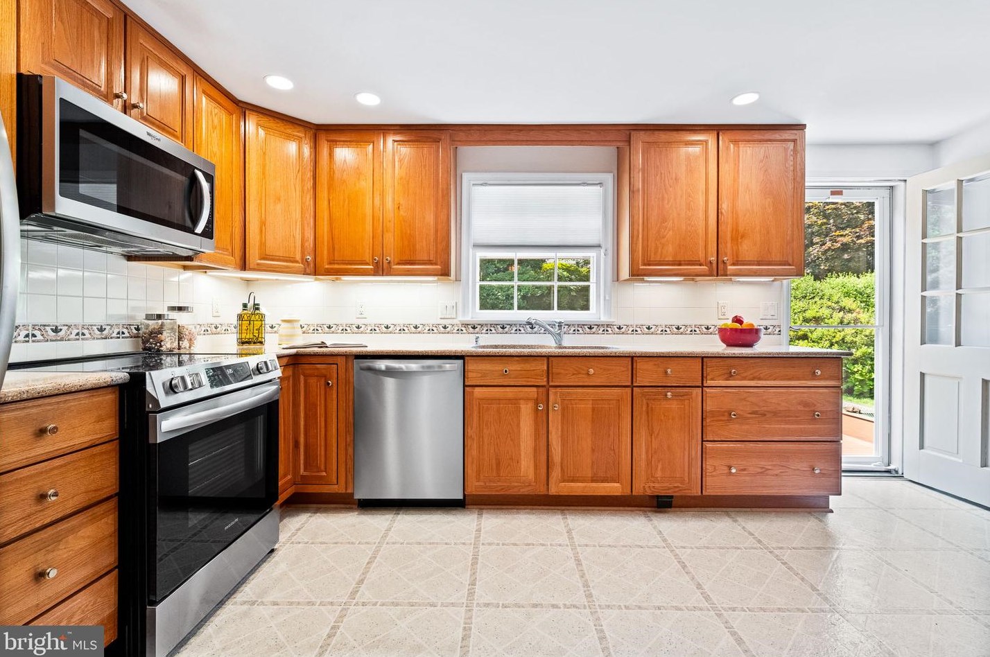 1216 Fallsmead Way, Rockville MD 20854-5549 exterior