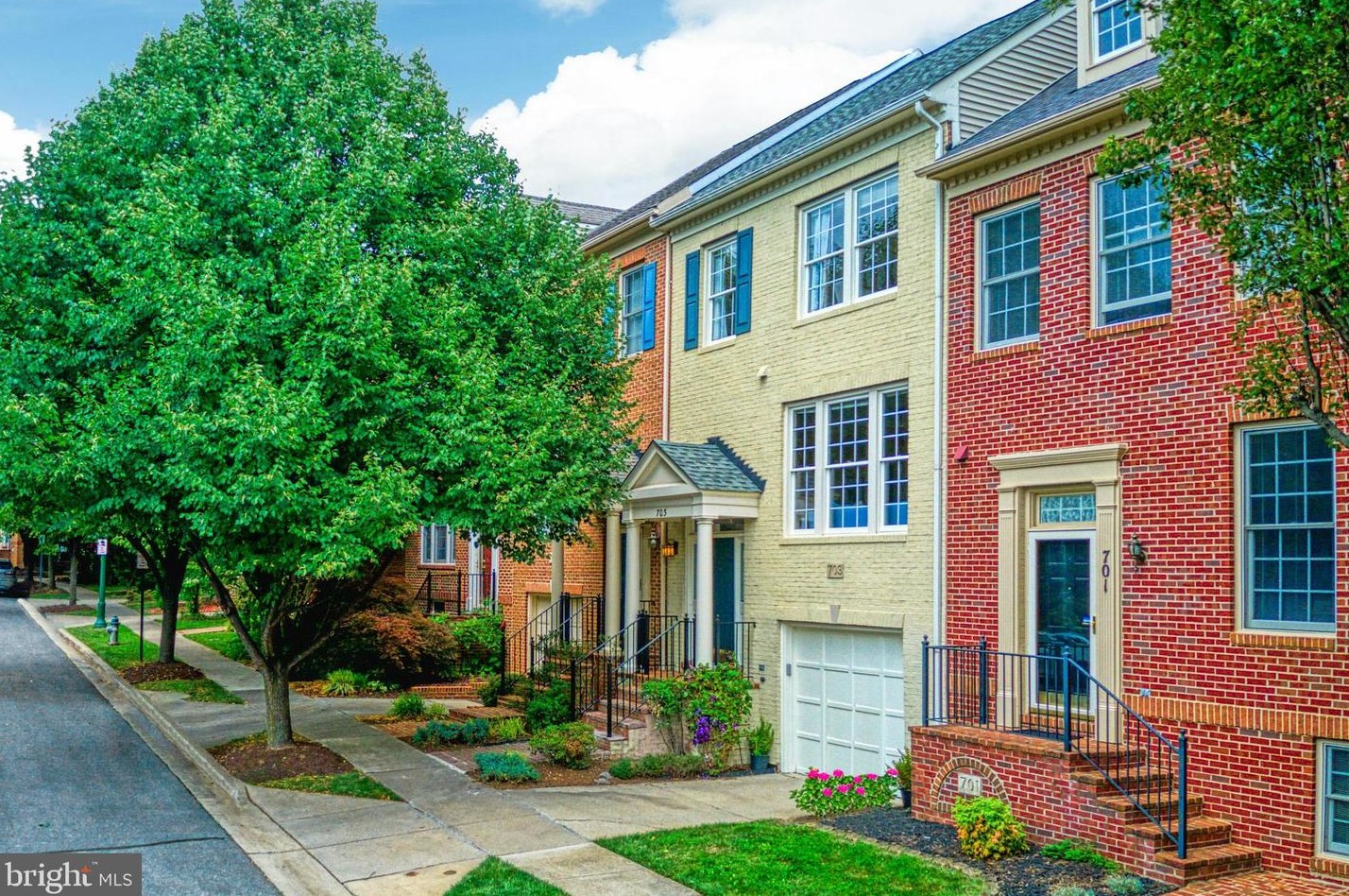703 Rolling Fields Way, Rockville, MD 20850
