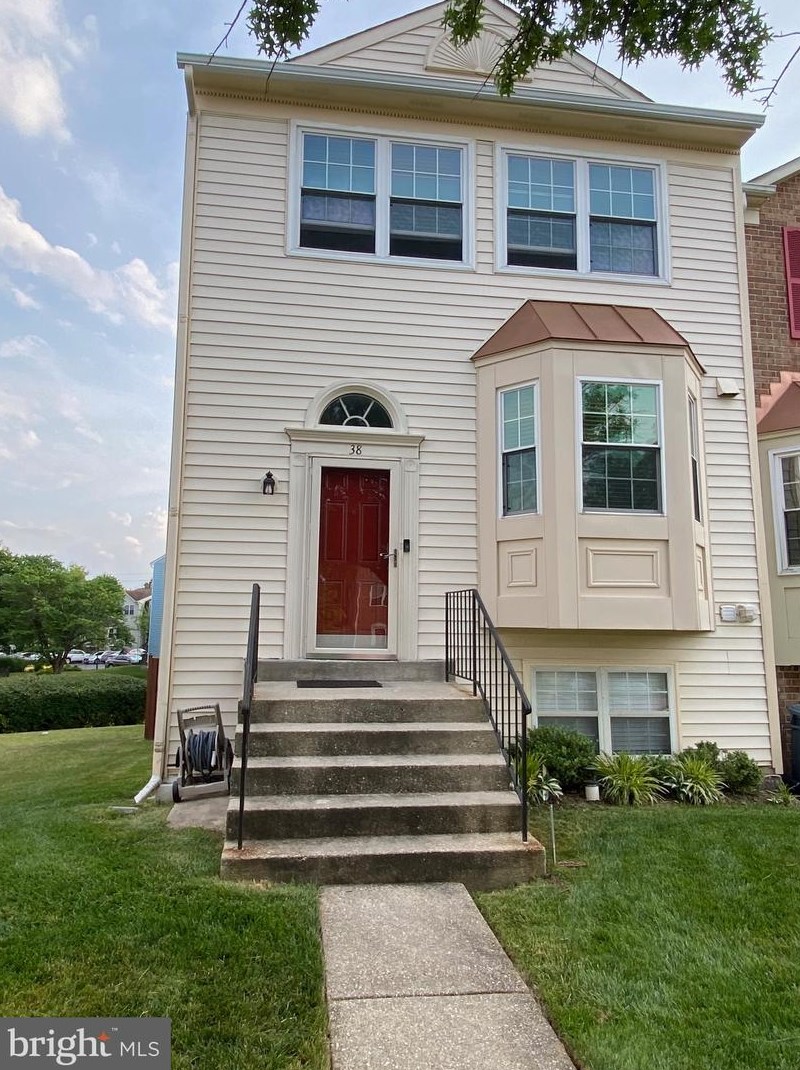 38 Hunters Gate Ct, Silver Spring, MD 20904-1827