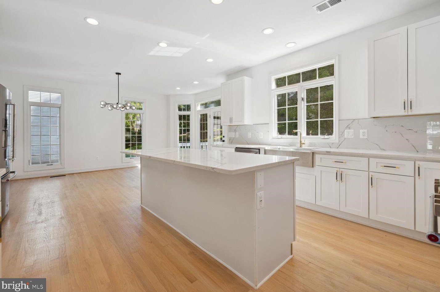 9909 Bald Cypress Dr, Rockville MD 20850-5412 exterior