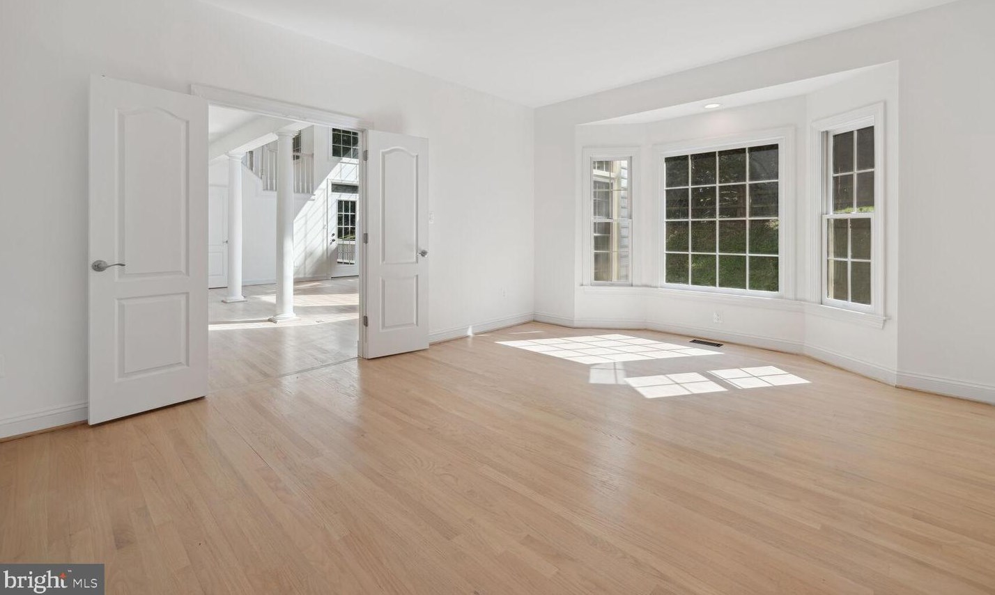 9909 Bald Cypress Dr, Rockville MD 20850-5412 exterior