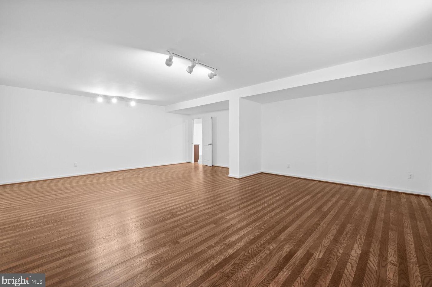 9909 Bald Cypress Dr, Rockville MD 20850-5412 exterior