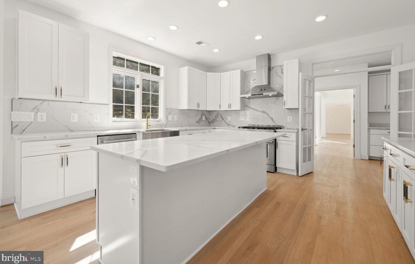 9909 Bald Cypress Dr, Rockville MD 20850-5412 exterior