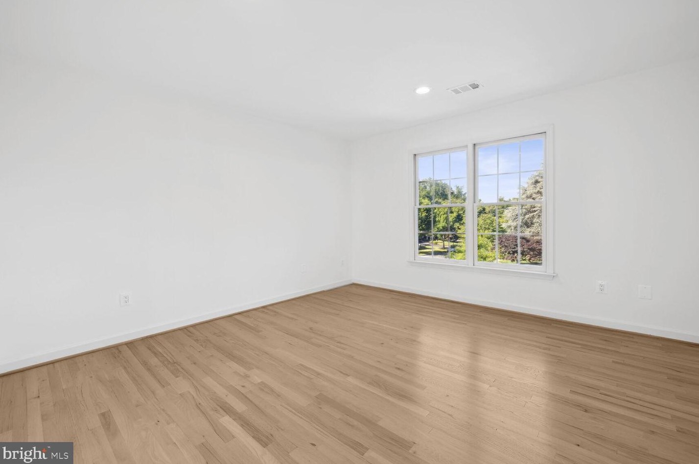 9909 Bald Cypress Dr, Rockville MD 20850-5412 exterior