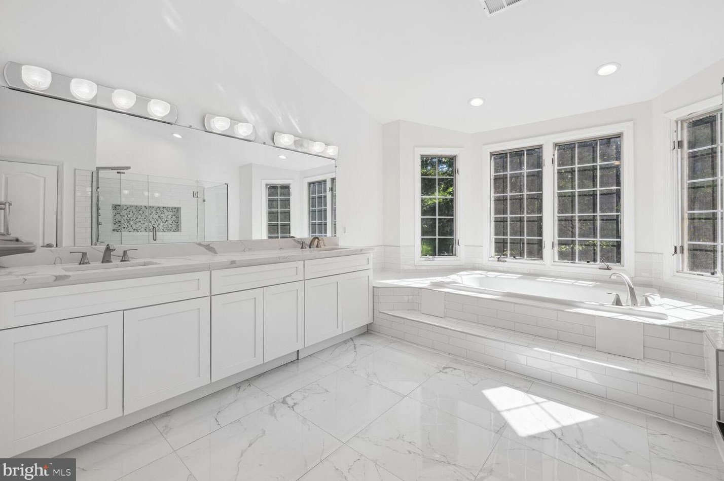 9909 Bald Cypress Dr, Rockville MD 20850-5412 exterior