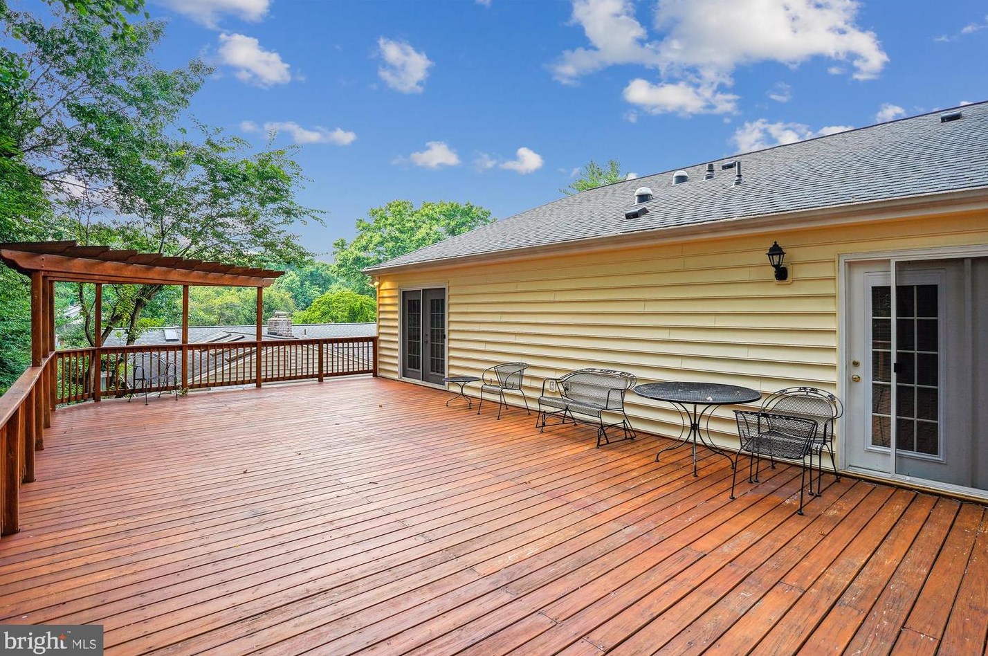 10320 Gainsborough Rd, Rockville MD  20854-4040 exterior